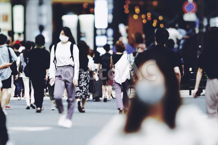 都市を行き交う群衆 ビジネスイメージ ショッピング,おでかけ,休日の写真素材