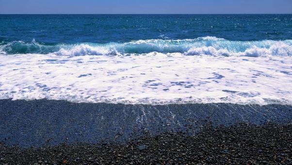 波の泡が立つ写真 波の泡が立つ写真の写真