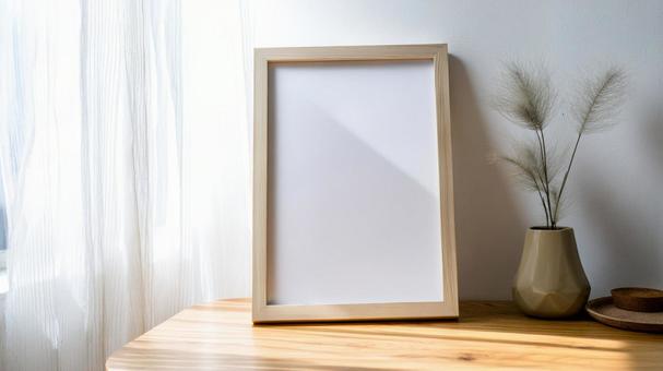 花瓶と木の額縁 花瓶と木の額縁の写真