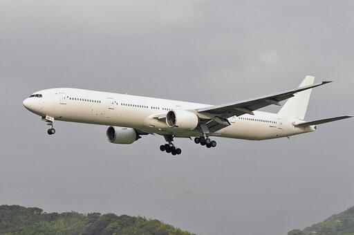 飛行機　ボーイング777　白 旅客機,航空機,エンジンの写真素材