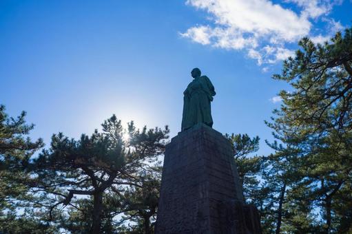 The statue of Sakamoto Ryoma towering against the blue sky, JPG The statue of Sakamoto Ryoma towering against the blue sky, JPG