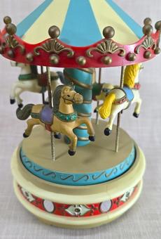 オルゴール オルゴール,メリーゴーランド,馬の写真素材