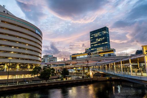 横浜駅東口の夕景 横浜駅東口の夕景 横浜駅,デートスポット,横浜の写真素材