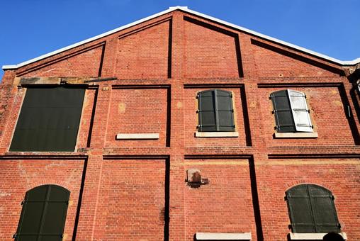 赤レンガの建物2 赤レンガ,青空,空の写真素材