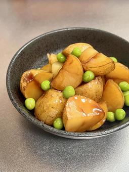 青豆とじゃがいもの煮物 青豆とじゃがいもの煮物の写真