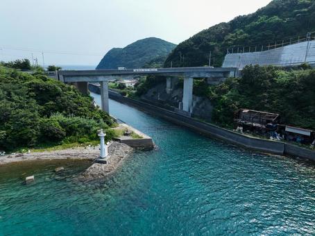 愛媛県愛南町 船越運河と北口防波堤灯台 愛媛県愛南町 船越運河と北口防波堤灯台 船越運河,運河,北浜防波堤灯台の写真素材