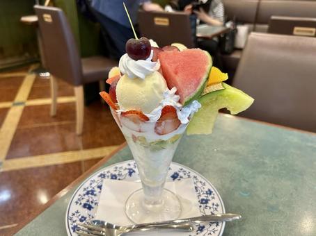 Fruit Parfait in Shinjuku, Tokyo, JPG Fruit Parfait in Shinjuku, Tokyo, JPG