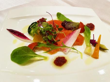 サラダ サラダ,料理,サーモンの写真素材