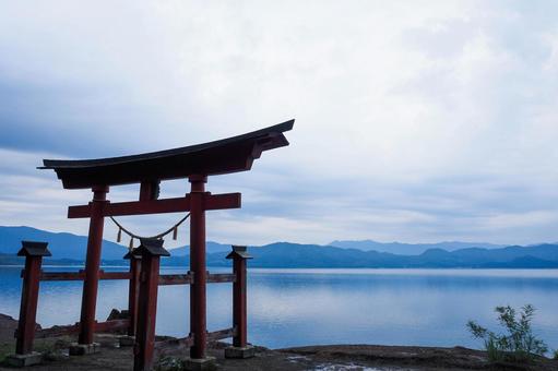 御座石神社 田沢湖 御座石神社 田沢湖 田沢湖,秋田県,仙北市の写真素材