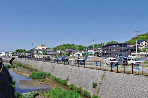松山市郊外の町角風景 松山市郊外の町角風景 町並み,家並み,宮前川の写真素材