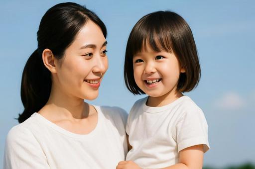 親子の笑顔と青空・子育て・スキンシップ 親子の笑顔と青空・子育て・スキンシップの写真