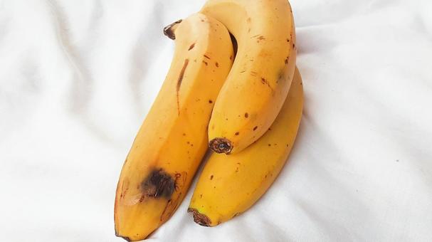 痛み始めているバナナ・2 バナナ,フルーツ,デザートの写真素材
