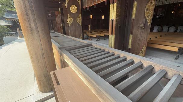 寒川神社 賽銭箱(さいせん箱) 寒川神社 賽銭箱(さいせん箱)の写真