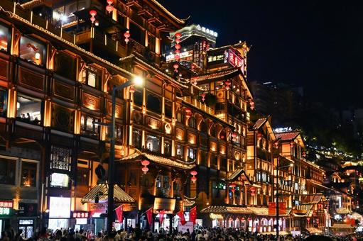 重慶夜景・洪崖洞 洪崖洞,重慶,夜景の写真素材