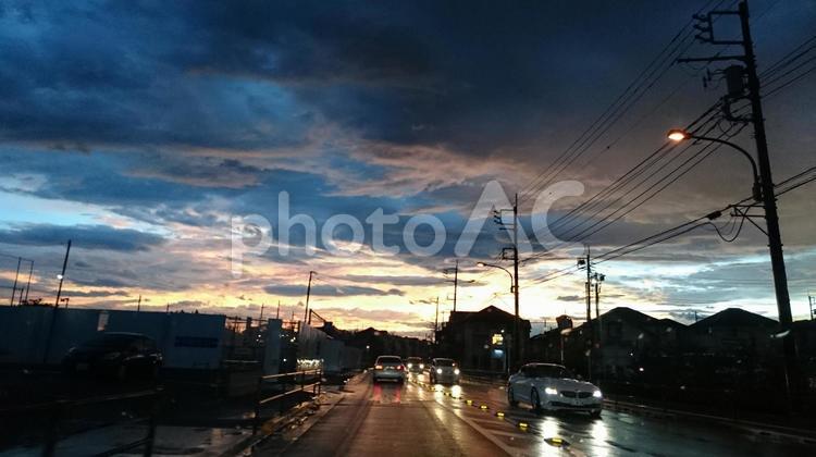 雨上がりの夕焼け 雨上がり,夕焼け,空の写真素材