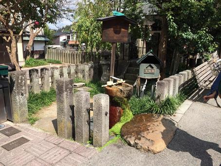 高山本町通りと国道158号交差点の神社 高山,神社,小さいの写真素材