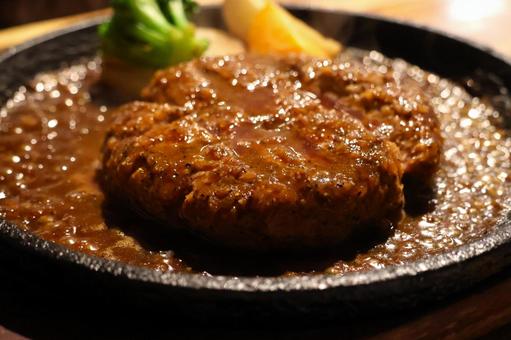 池袋のハンバーグ店の鉄板ハンバーグ ハンバーグ,鉄板,出来立ての写真素材