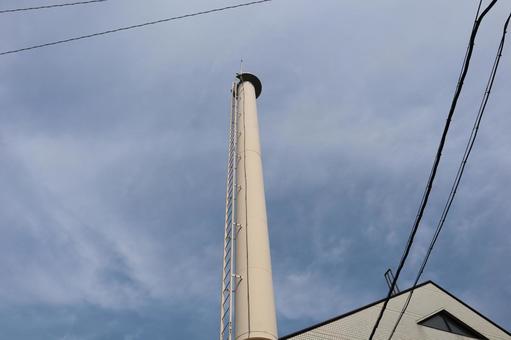 青空と雲と煙突と電線を見上げた風景 青空と雲と煙突と電線を見上げた風景 青空,雲,煙突の写真素材