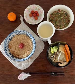 オートミールと鰹節のレンチンなどの茶碗飯 オートミールと鰹節のレンチンなどの茶碗飯の写真