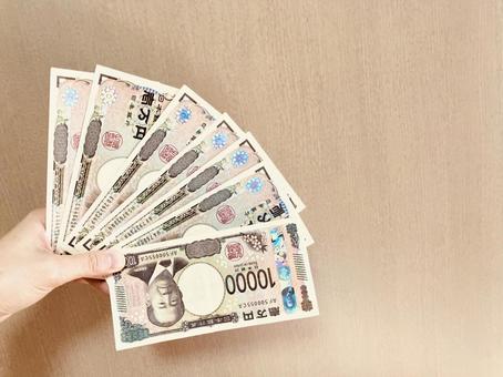 手に持ったお金 手に持ったお金 お金,ビジネス,株の写真素材