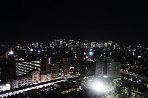 １０月中旬のJR両国駅と電車の夜景 街並み,都心,高層ビル群の写真素材