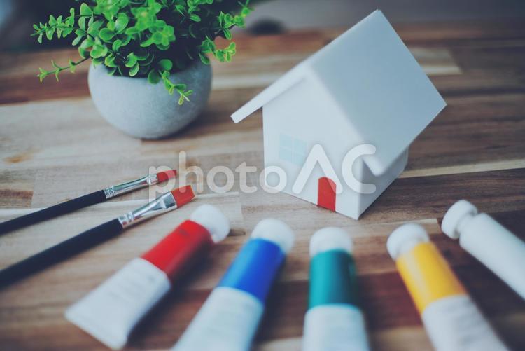 立体的な白い住宅模型とペイント 家,住宅模型,模型の写真素材