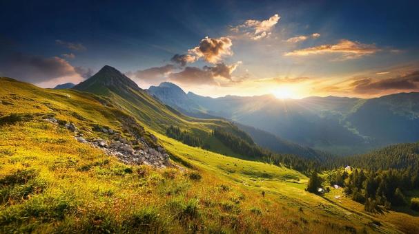 自然豊かな山の風景 自然豊かな山の風景の写真