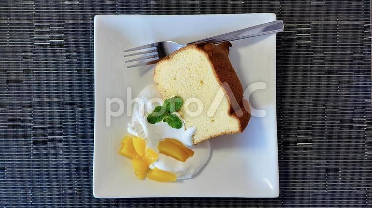 米粉で作ったシフォンケーキのデザート ケーキ,シフォン,マンゴーの写真素材