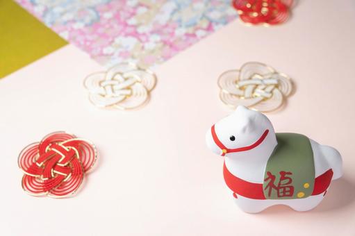 迎春飾りと干支の馬置物の正月イメージ 正月,迎春,新年の写真素材