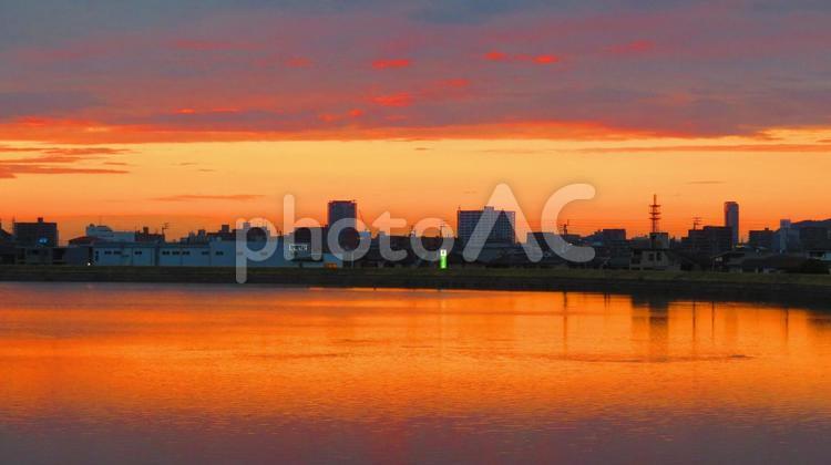 ６月下旬の野田池の夕焼け 背景,夕焼け,夕暮れの写真素材