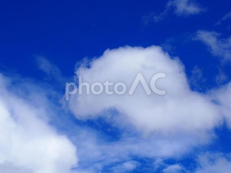 空 空,スカイブルー,雲の写真素材