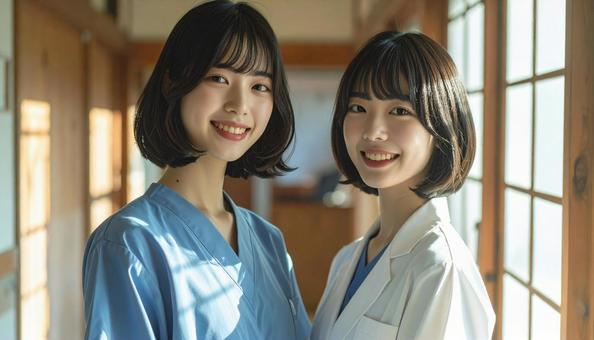 笑顔の女性医師の写真