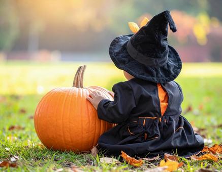 ハロウィンの仮装をした赤ちゃん2 ハロウィンの仮装をした赤ちゃん2の写真