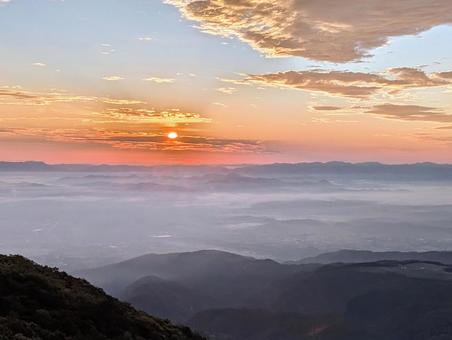 日の出と雲海 日の出と雲海 雲海,日の出,朝日の写真素材