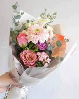おしゃれなブーケ おしゃれなブーケ ガーベラ,バラ,薔薇の写真素材