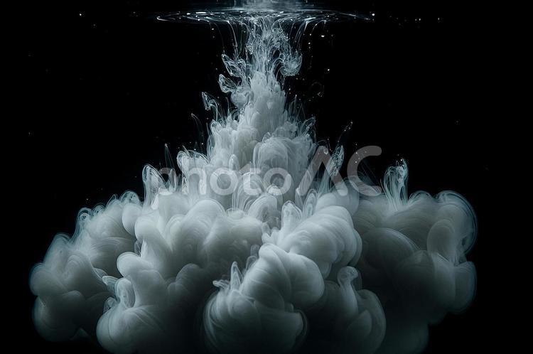 もくもくと密度のある白煙 インク,水中,黒の写真素材