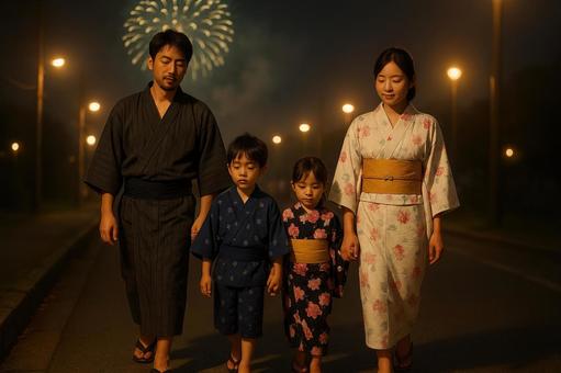 花火の余韻に包まれる家族連れ 花火の余韻に包まれる家族連れの写真