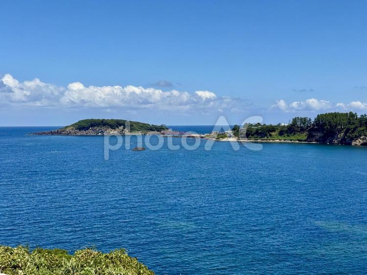 夏の海と東尋坊から見た福井県の雄島 雄島橋,レジャー,自然の写真素材