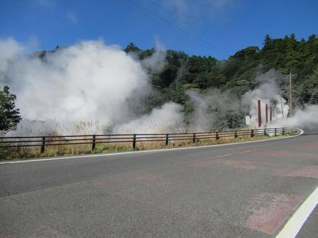 霧島の噴気 蒸気,白い,県道沿いの写真素材