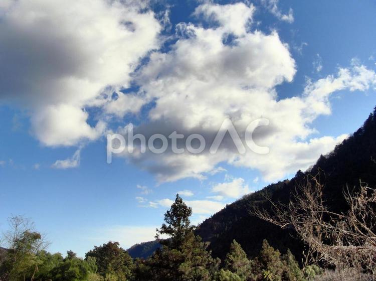 秋の山奥の田舎風景3 秋,山奥,田舎の写真素材