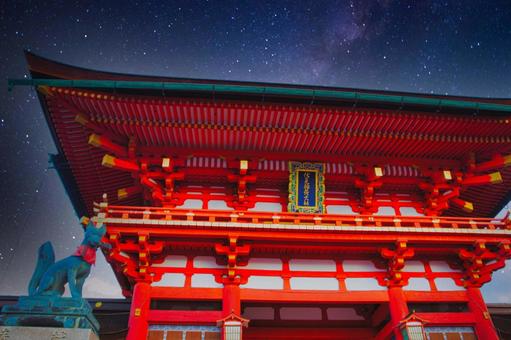 伏見稲荷大社（星空） 伏見稲荷大社,伏見稲荷,京都の写真素材