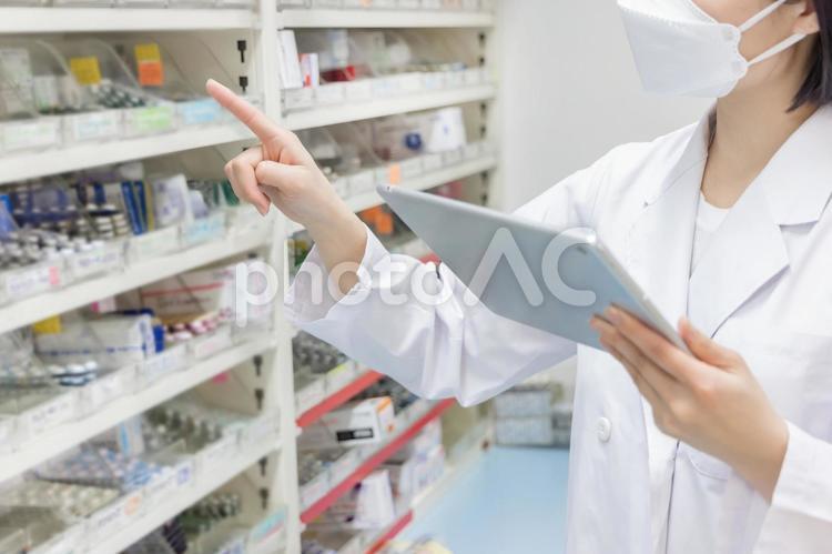 調剤薬局 調剤薬局,薬剤師,女性の写真素材