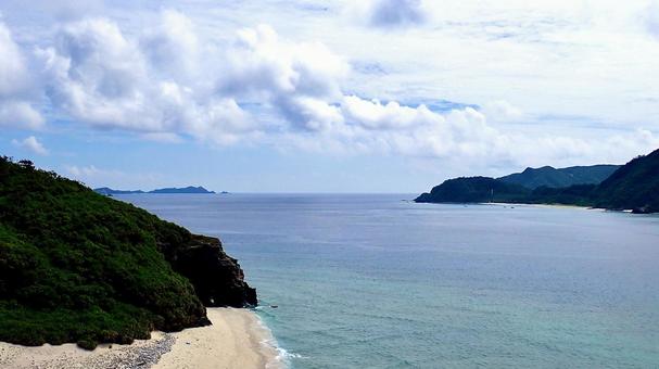 沖縄県慶良間諸島嘉比島の海岸と阿嘉島 沖縄県慶良間諸島嘉比島の海岸と阿嘉島 嘉比島,阿嘉島,海の写真素材