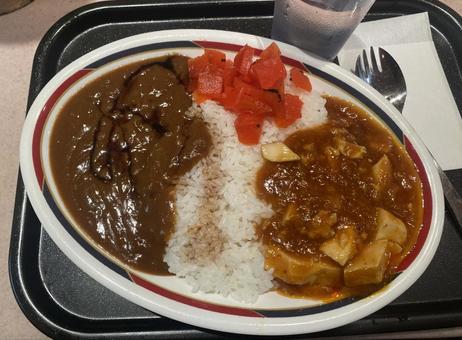麻婆豆腐 カレーライス 福神漬け あい盛 麻婆豆腐 カレーライス 福神漬け あい盛の写真