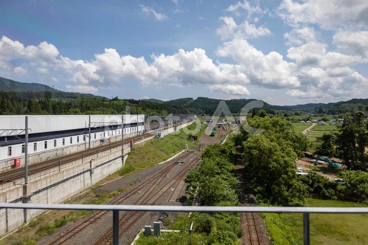 奥津軽いまべつ駅連絡通路と貨物と線路 奥津軽いまべつ駅,連絡通路,貨物の写真素材
