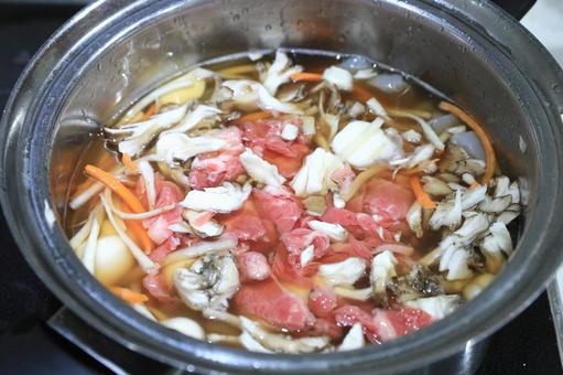 芋煮調理中 芋煮調理中 芋煮,山形,秋の写真素材