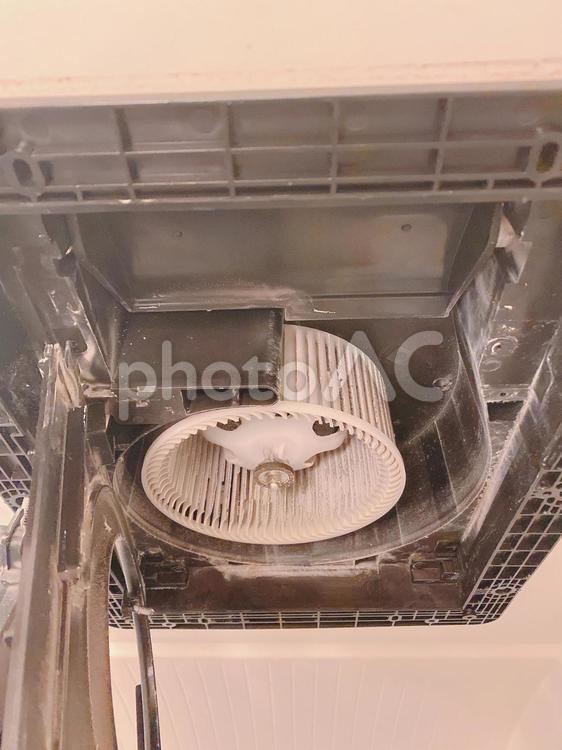 汚れた浴室乾燥機を分解洗浄（2） 浴室乾燥機,浴室換気扇,分解の写真素材