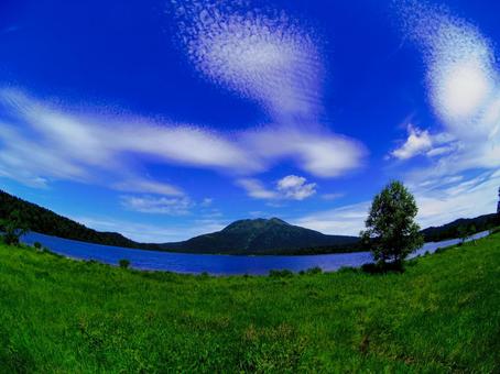 青空に映える燧ケ岳 風景,自然,空の写真素材