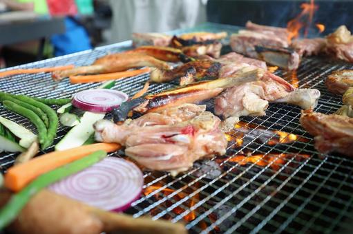 野菜を網で焼く 野菜を網で焼く bbq,キャンプ,バーベキューの写真素材