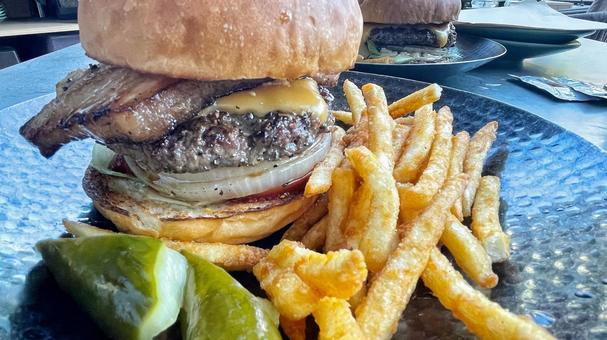 厚切りベーコンバーガー ベーコンバーガー,ハンバーガー,ポテトの写真素材